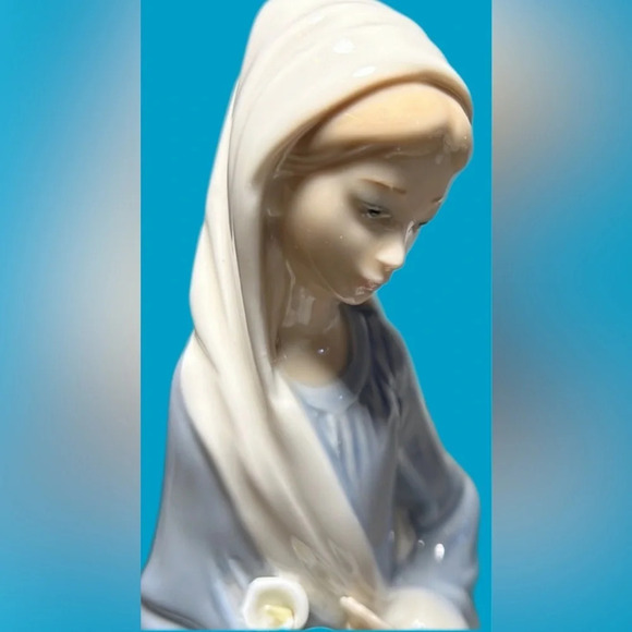 Vintage Llardo “girl Sitting with Lilies “a very rare Lladro a gorgeous gift! - Picture 6 of 9